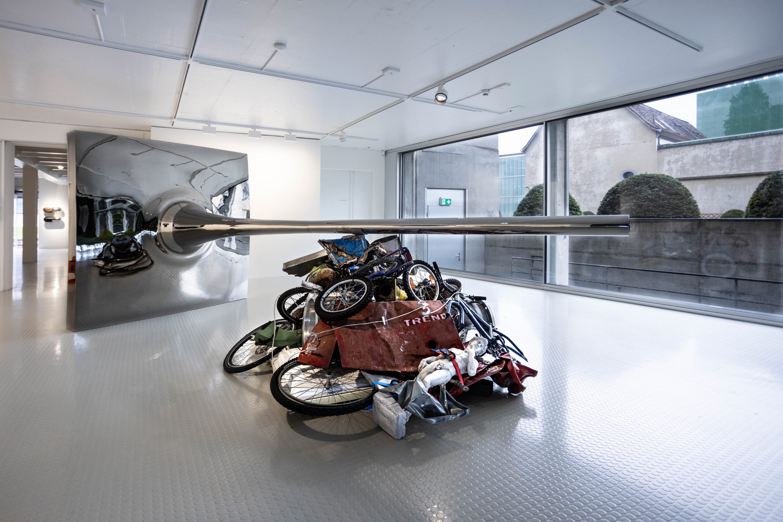 Ausstellungsansicht “POP 4” SLEEPING WITH THE GODS, Kulturstiftung Basel H. Geiger I KBH. G, 2022